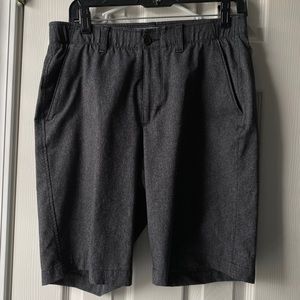 Under Armor Golf Shorts - loose fit - size 32